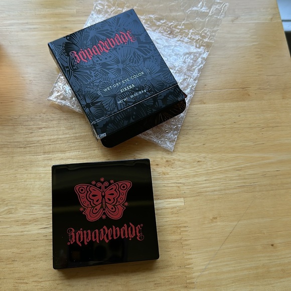 REINA REBELDE
Wet Dry Eye Color Sirena Palette - Picture 8 of 10